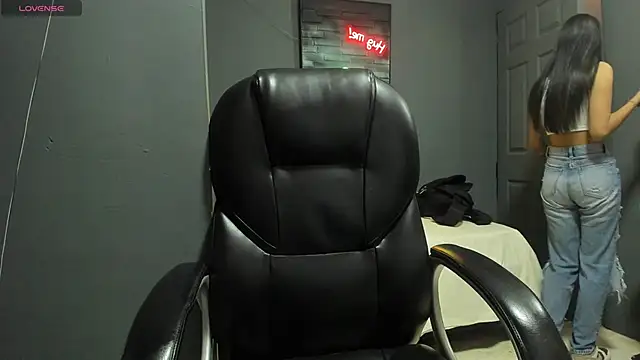 dakota-bright01 online show from February 2025 12:22:02 PM