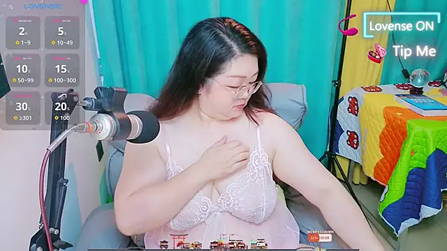 Snapshot of Weiwei5200 chatting on May 2026 04:32:02 AM Weiwei5200 online show from May 2026 04:32:02 AM