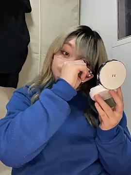 Snapshot of YUNA-yuna chatting on January 2025 01:19:02 PM YUNA-yuna online show from January 2025 01:19:02 PM