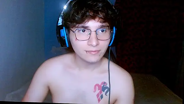 Snapshot of Charley_quin chatting on April 2026 11:58:01 PM Charley quin online show from April 2026 11:58:01 PM