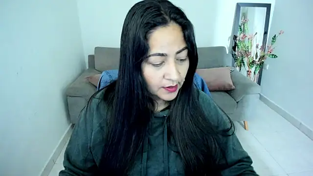 Snapshot of Adele_Sweett chatting on November 2025 10:14:01 AM Adele Sweett online show from November 2025 10:14:01 AM