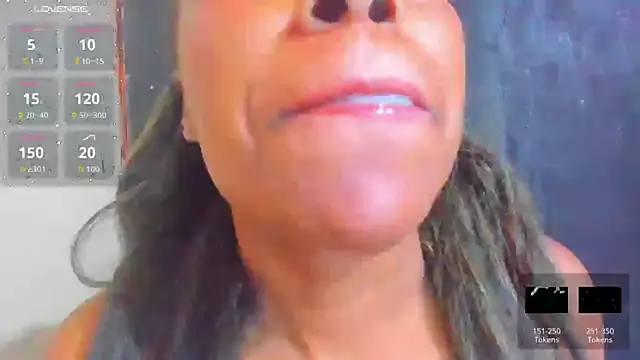 KamariaFyre online show from November 2025 10:48:02 AM