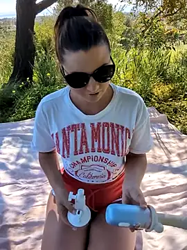 Snapshot of Samira-Summer chatting on April 2026 07:24:02 AM Samira-Summer online show from April 2026 07:24:02 AM