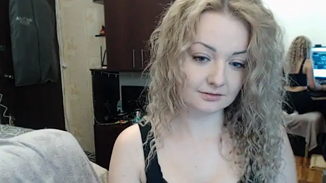 Snapshot of LuckyShot chatting on January 2025 06:29:02 PM LuckyShot online show from January 2025 06:29:02 PM