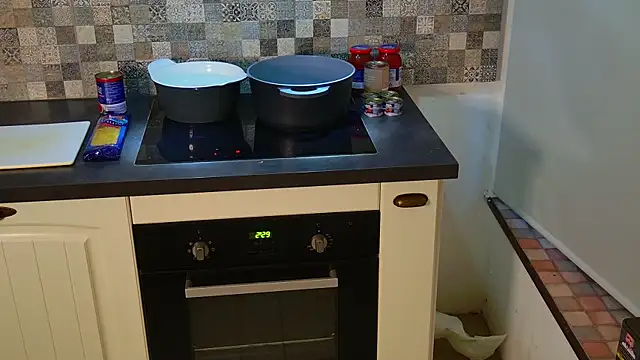 Aleniia10 online show from February 2026 04:44:01 PM