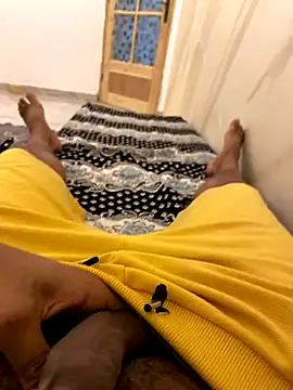 Snapshot of Lahcene chatting on November 2025 06:31:02 PM Lahcene online show from November 2025 06:31:02 PM