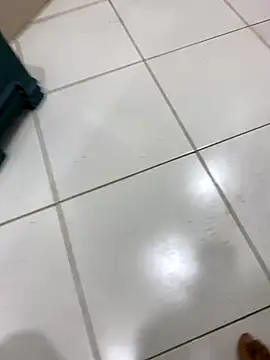 Snapshot of Lahcene chatting on November 2025 04:57:02 PM Lahcene online show from November 2025 04:57:02 PM