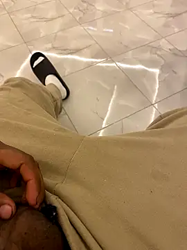 Snapshot of Lahcene chatting on December 2025 10:59:02 PM Lahcene online show from December 2025 10:59:02 PM