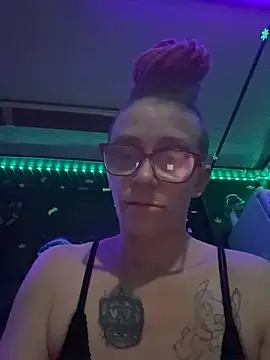 Snapshot of Stonermama666420 chatting on February 2026 04:57:02 AM Stonermama666420 online show from February 2026 04:57:02 AM