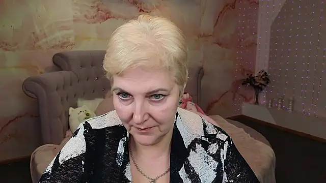 Snapshot of Sandra_Snow chatting on December 2024 01:18:02 PM Sandra Snow online show from December 2024 01:18:02 PM