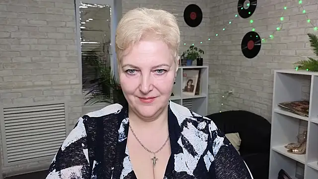 Snapshot of Sandra_Snow chatting on December 2024 07:00:02 AM Sandra Snow online show from December 2024 07:00:02 AM