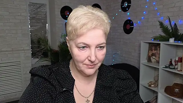 Snapshot of Sandra_Snow chatting on December 2024 03:23:01 PM Sandra Snow online show from December 2024 03:23:01 PM
