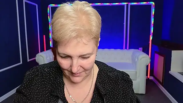 Snapshot of Sandra_Snow chatting on December 2024 09:43:01 PM Sandra Snow online show from December 2024 09:43:01 PM