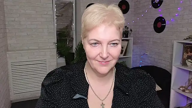 Snapshot of Sandra_Snow chatting on December 2024 03:48:02 PM Sandra Snow online show from December 2024 03:48:02 PM