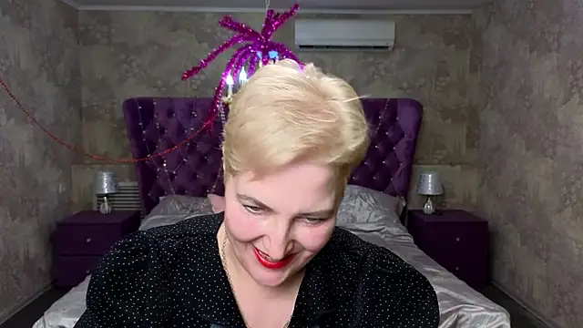 Snapshot of Sandra_Snow chatting on February 2025 08:18:01 PM Sandra Snow online show from February 2025 08:18:01 PM