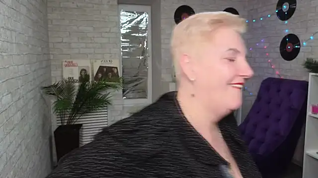 Snapshot of Sandra_Snow chatting on February 2025 04:25:02 PM Sandra Snow online show from February 2025 04:25:02 PM