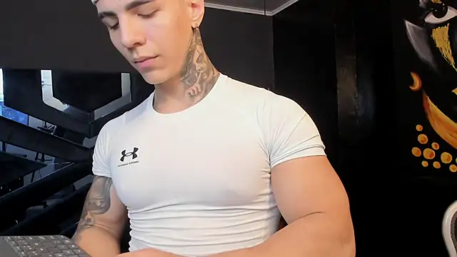 Flynn Riider online show from November 2025 05:13:02 PM