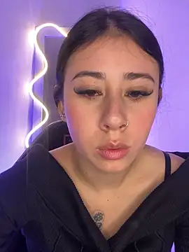 Snapshot of Zoee_t chatting on November 2025 04:04:01 AM Zoee t online show from November 2025 04:04:01 AM