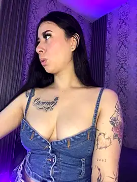 Snapshot of Zoee_t chatting on November 2025 04:00:01 AM Zoee t online show from November 2025 04:00:01 AM