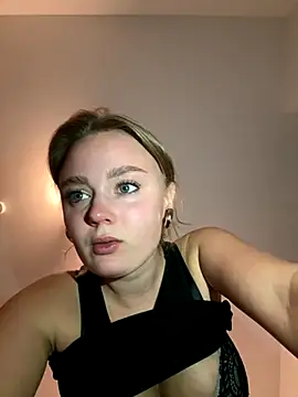 Snapshot of CherryEmmy chatting on October 2025 05:21:01 PM CherryEmmy online show from October 2025 05:21:01 PM