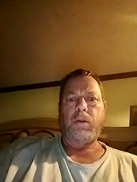 Snapshot of Rayc61 chatting on May 2026 11:32:01 PM Rayc61 online show from May 2026 11:32:01 PM