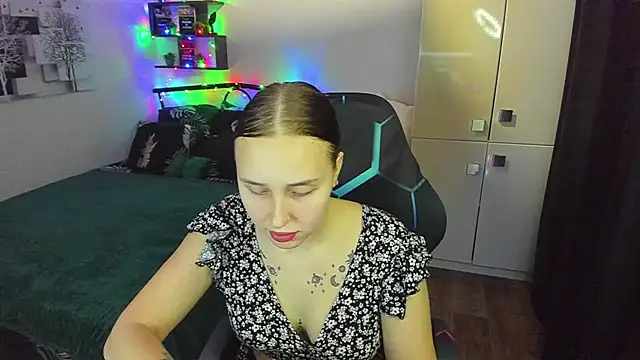 LinaTruly online show from February 2026 10:04:02 PM