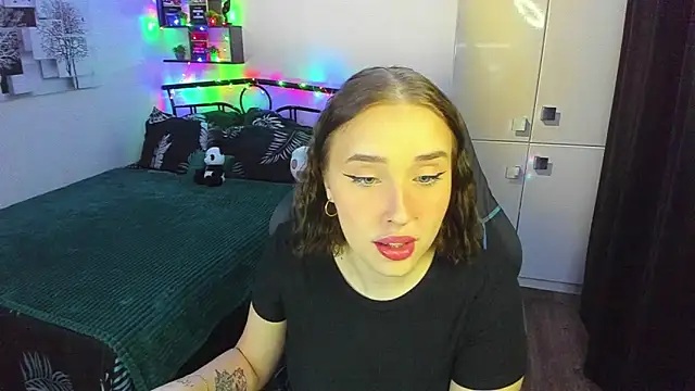 LinaTruly online show from February 2026 10:21:01 PM