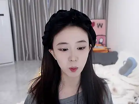 Snapshot of LOLO-yaya chatting on December 2024 08:30:02 AM LOLO-yaya online show from December 2024 08:30:02 AM