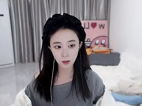 Snapshot of LOLO-yaya chatting on December 2024 01:12:01 PM LOLO-yaya online show from December 2024 01:12:01 PM