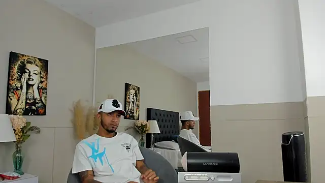 Snapshot of Robin_Rief chatting on January 2025 03:34:02 AM Robin Rief online show from January 2025 03:34:02 AM