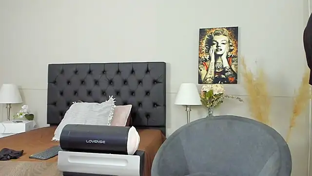 Snapshot of Robin_Rief chatting on January 2025 03:55:02 AM Robin Rief online show from January 2025 03:55:02 AM