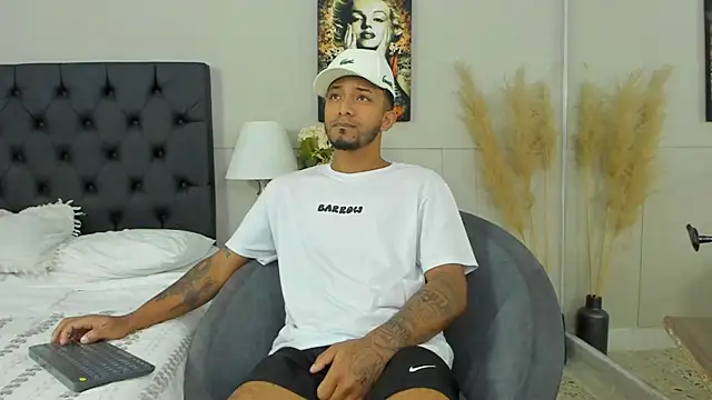 Snapshot of Robin_Rief chatting on February 2025 03:29:02 AM Robin Rief online show from February 2025 03:29:02 AM