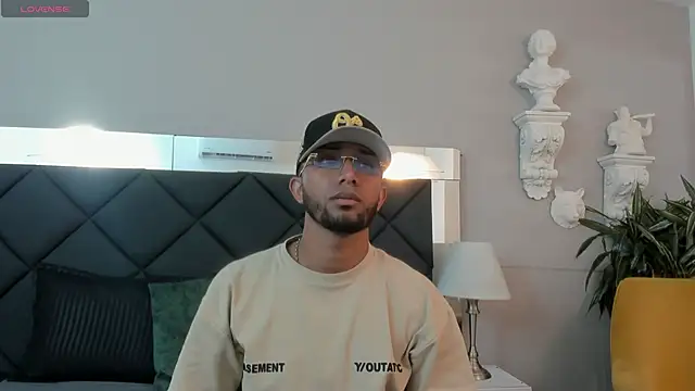 Robin Rief online show from November 2025 03:28:01 AM