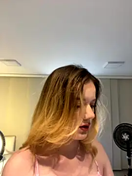 NicoleCut online show from November 2025 09:58:01 PM