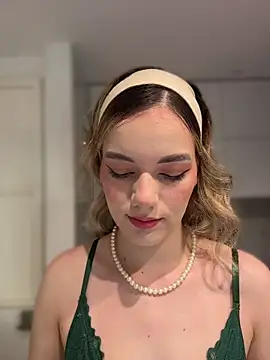 NicoleCut online show from April 2026 09:57:01 AM