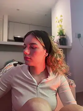 NicoleCut online show from April 2026 09:43:01 AM