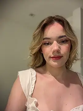 Snapshot of NicoleCut chatting on May 2026 10:31:01 AM NicoleCut online show from May 2026 10:31:01 AM