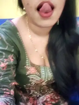 Snapshot of Haniya-143 chatting on October 2025 11:13:01 PM Haniya-143 online show from October 2025 11:13:01 PM