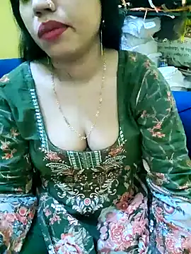 Snapshot of Haniya-143 chatting on October 2025 11:32:02 PM Haniya-143 online show from October 2025 11:32:02 PM