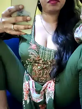 Snapshot of Haniya-143 chatting on October 2025 01:09:02 AM Haniya-143 online show from October 2025 01:09:02 AM