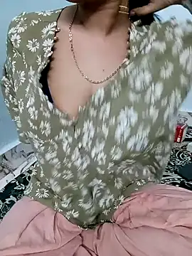 Snapshot of Haniya-143 chatting on November 2025 11:27:02 PM Haniya-143 online show from November 2025 11:27:02 PM