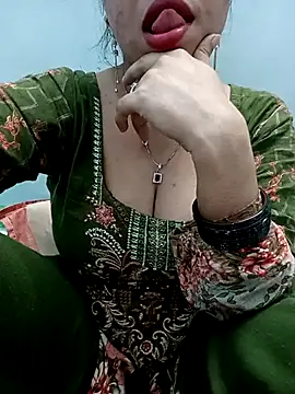 Snapshot of Haniya-143 chatting on November 2025 09:48:02 PM Haniya-143 online show from November 2025 09:48:02 PM