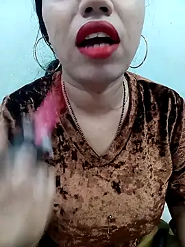 Snapshot of Haniya-143 chatting on December 2025 10:25:01 PM Haniya-143 online show from December 2025 10:25:01 PM