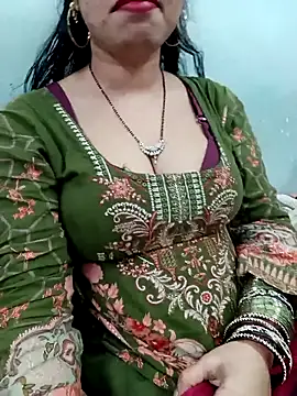 Snapshot of Haniya-143 chatting on December 2025 09:33:01 PM Haniya-143 online show from December 2025 09:33:01 PM