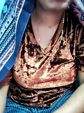 Snapshot of Haniya-143 chatting on January 2026 12:20:01 PM Haniya-143 online show from January 2026 12:20:01 PM