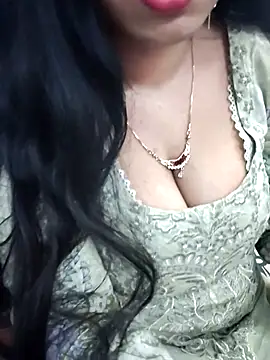 Snapshot of Haniya-143 chatting on February 2026 10:06:02 PM Haniya-143 online show from February 2026 10:06:02 PM