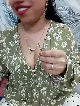 Snapshot of Haniya-143 chatting on February 2026 10:05:02 PM Haniya-143 online show from February 2026 10:05:02 PM