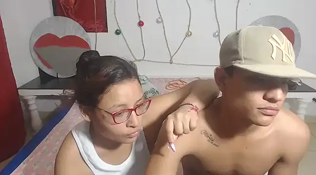 Snapshot of PartySexting chatting on December 2024 09:06:02 AM PartySexting online show from December 2024 09:06:02 AM