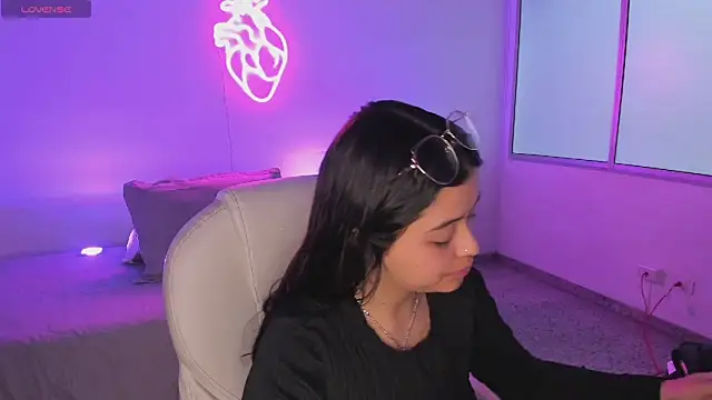 Snapshot of Ariana_Pierce chatting on November 2025 12:23:02 PM Ariana Pierce online show from November 2025 12:23:02 PM