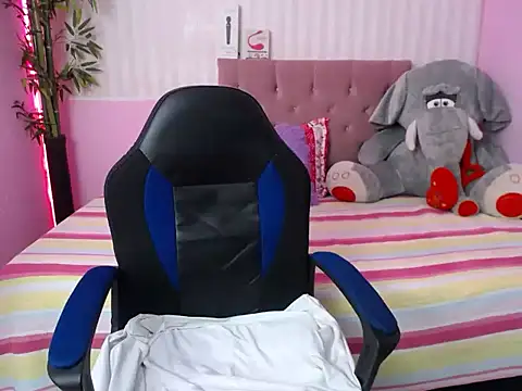 Snapshot of ximena_bunny chatting on December 2024 06:50:01 PM ximena bunny online show from December 2024 06:50:01 PM